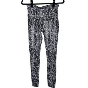 Spanx M Grey Faux Leather Snake Print Shine Leggings Slimming High Rise 20324R